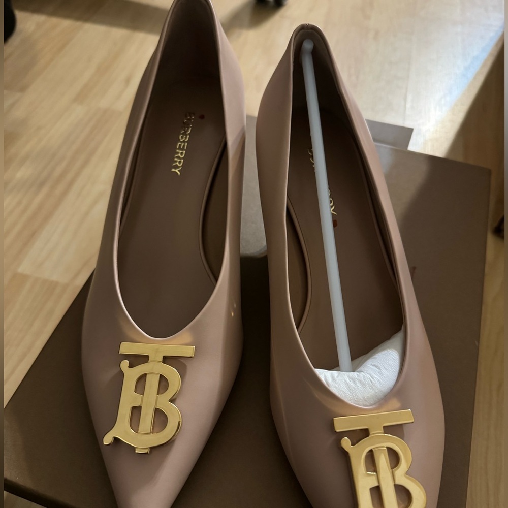 Burberry beige kitten heela